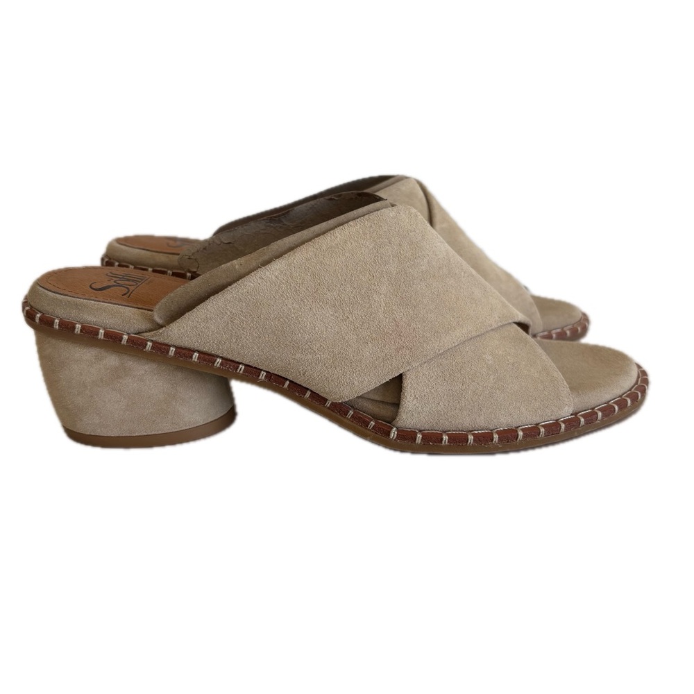 Sofft Crystal Suede Leather Block Heel Sandal Beige Greige 9